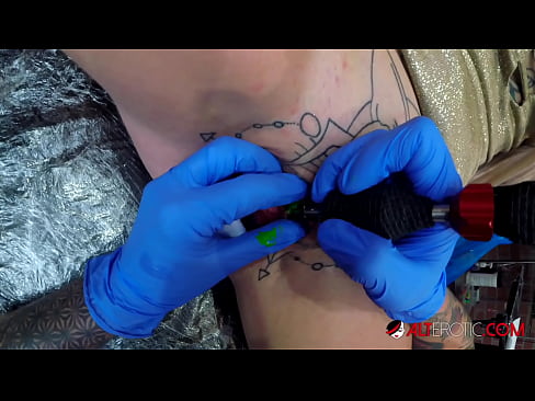 ❤️ Fìor tattooed hottie Sully Savage fhuair tattoo air a clitoris ❌ Bhidio fucking aig gd.basseyn-vsem.ru ﹏